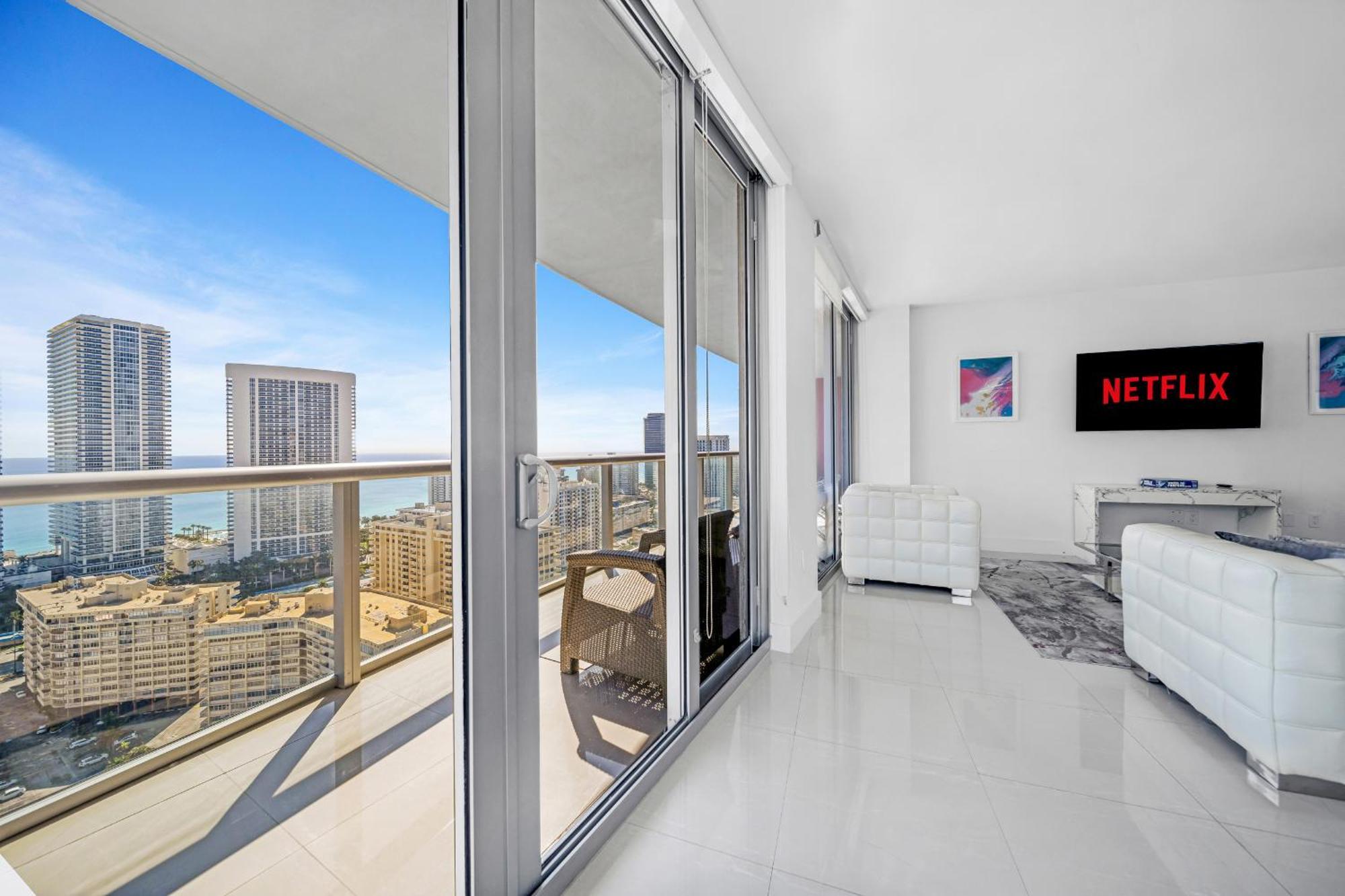 Resort-Style Living With Direct Ocean Views - 3Br Beauty Hallandale Beach Εξωτερικό φωτογραφία