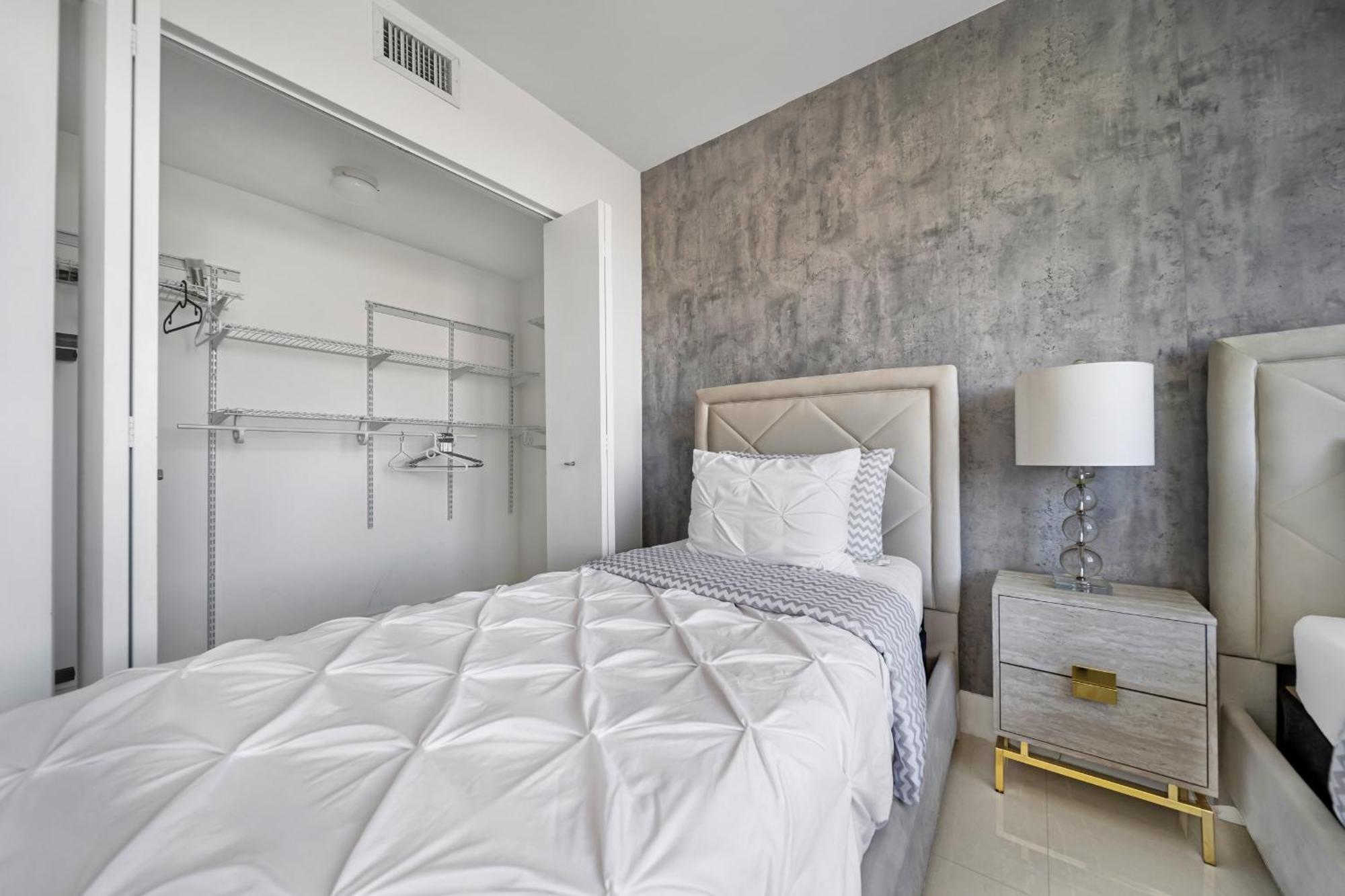 Resort-Style Living With Direct Ocean Views - 3Br Beauty Hallandale Beach Εξωτερικό φωτογραφία