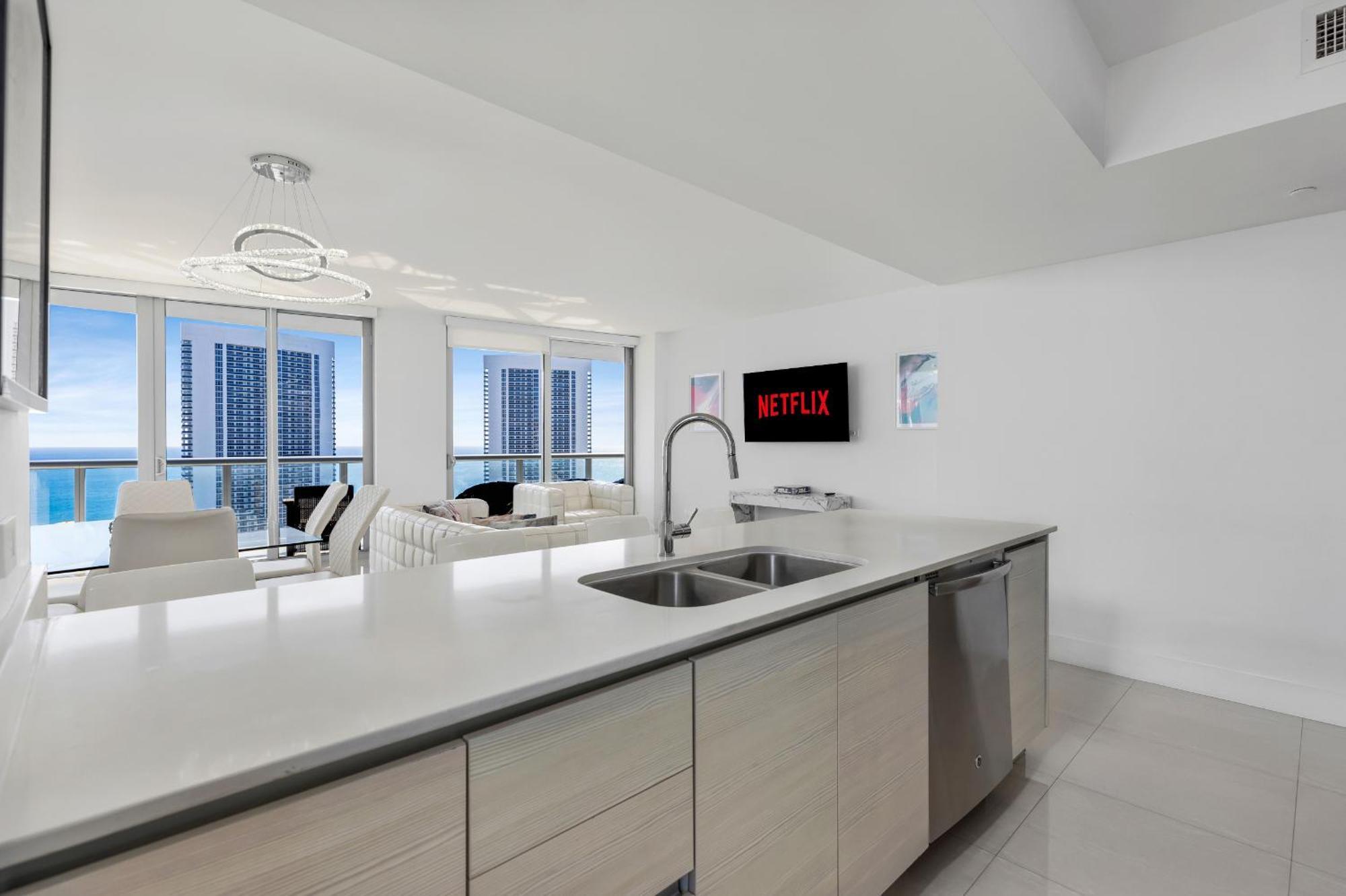 Resort-Style Living With Direct Ocean Views - 3Br Beauty Hallandale Beach Εξωτερικό φωτογραφία
